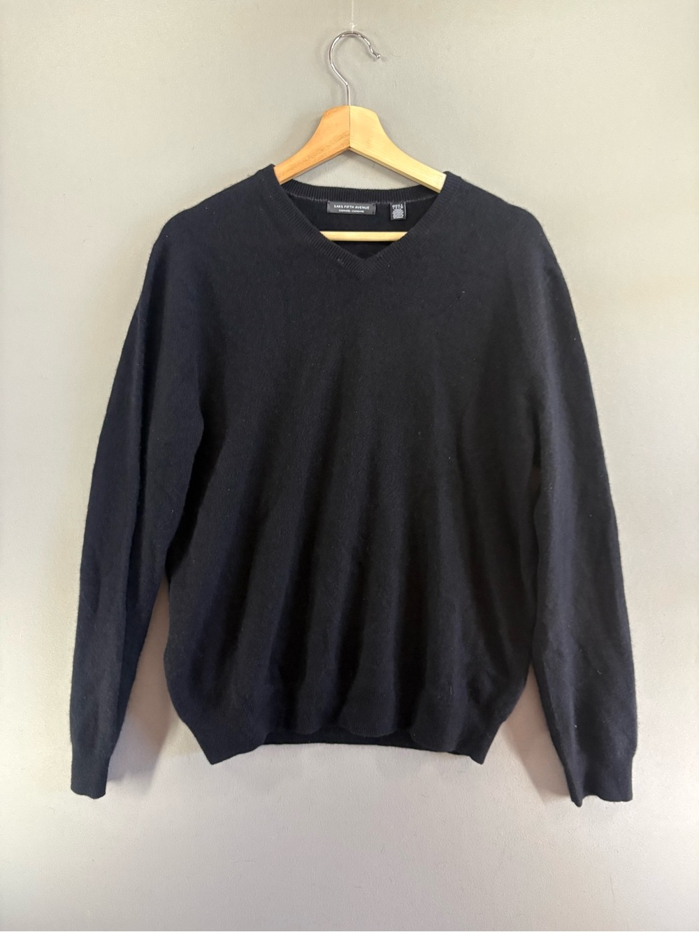 Saks Fifth Avenue 100% Cashmere Sweater Mens Large Black V Neck Pullover